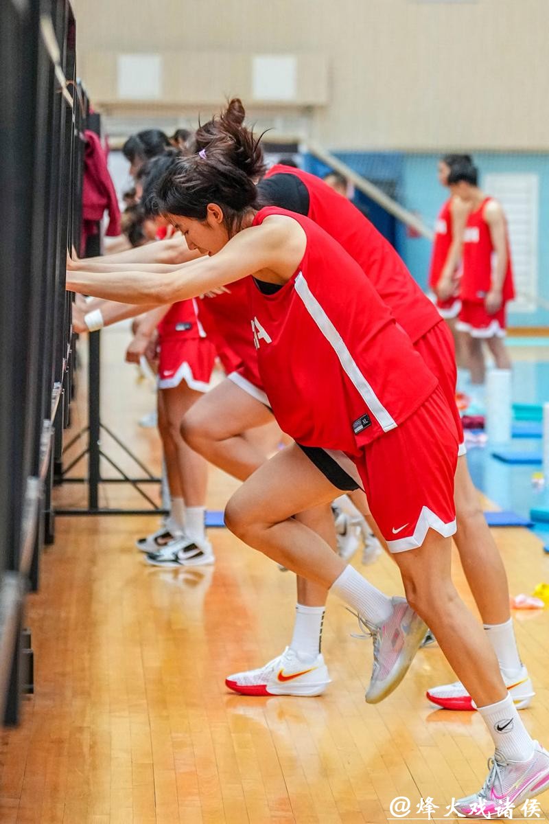 中国女篮新高度！212cm隔扣炸场+47%青训暴涨，能冲世界之巅吗？